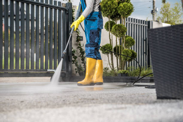 Best Pool Deck Cleaning  in Coram, NY